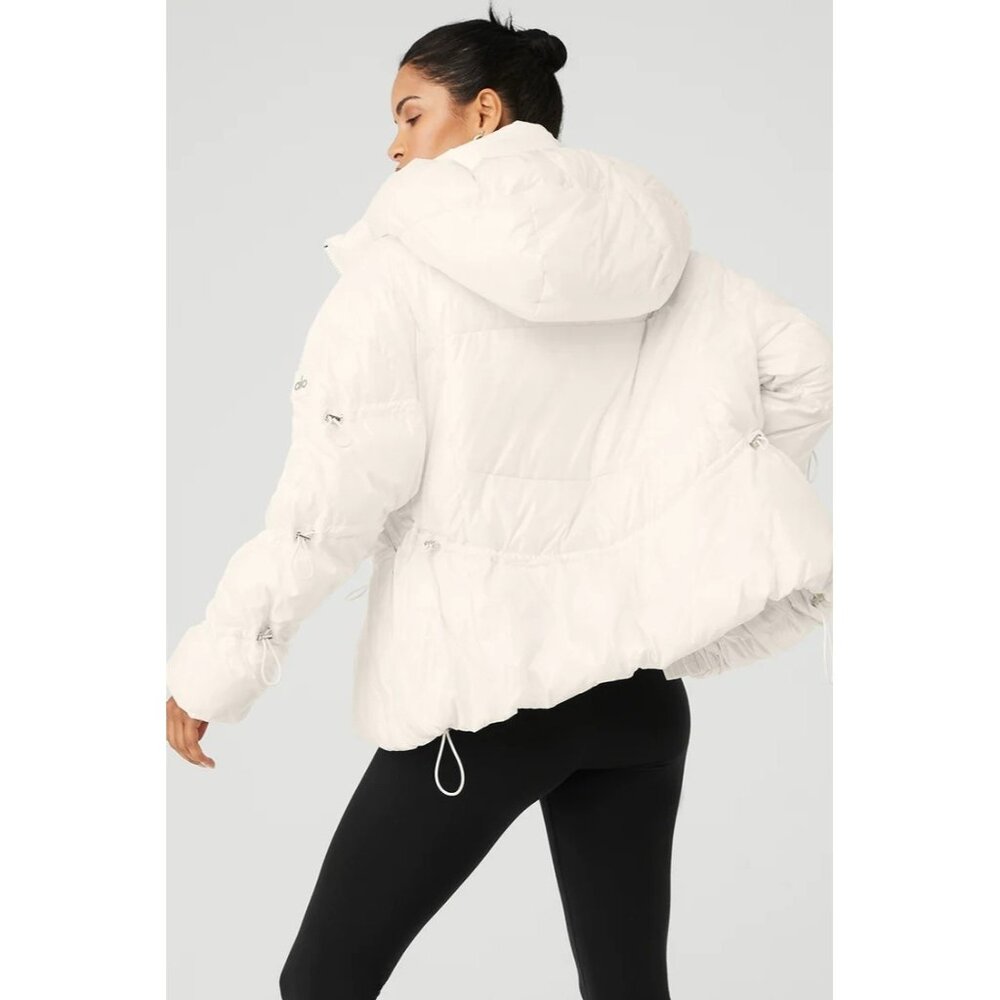 ALO Yoga Stunner Puffer Jacket in Ivory - Picture 4 of 4